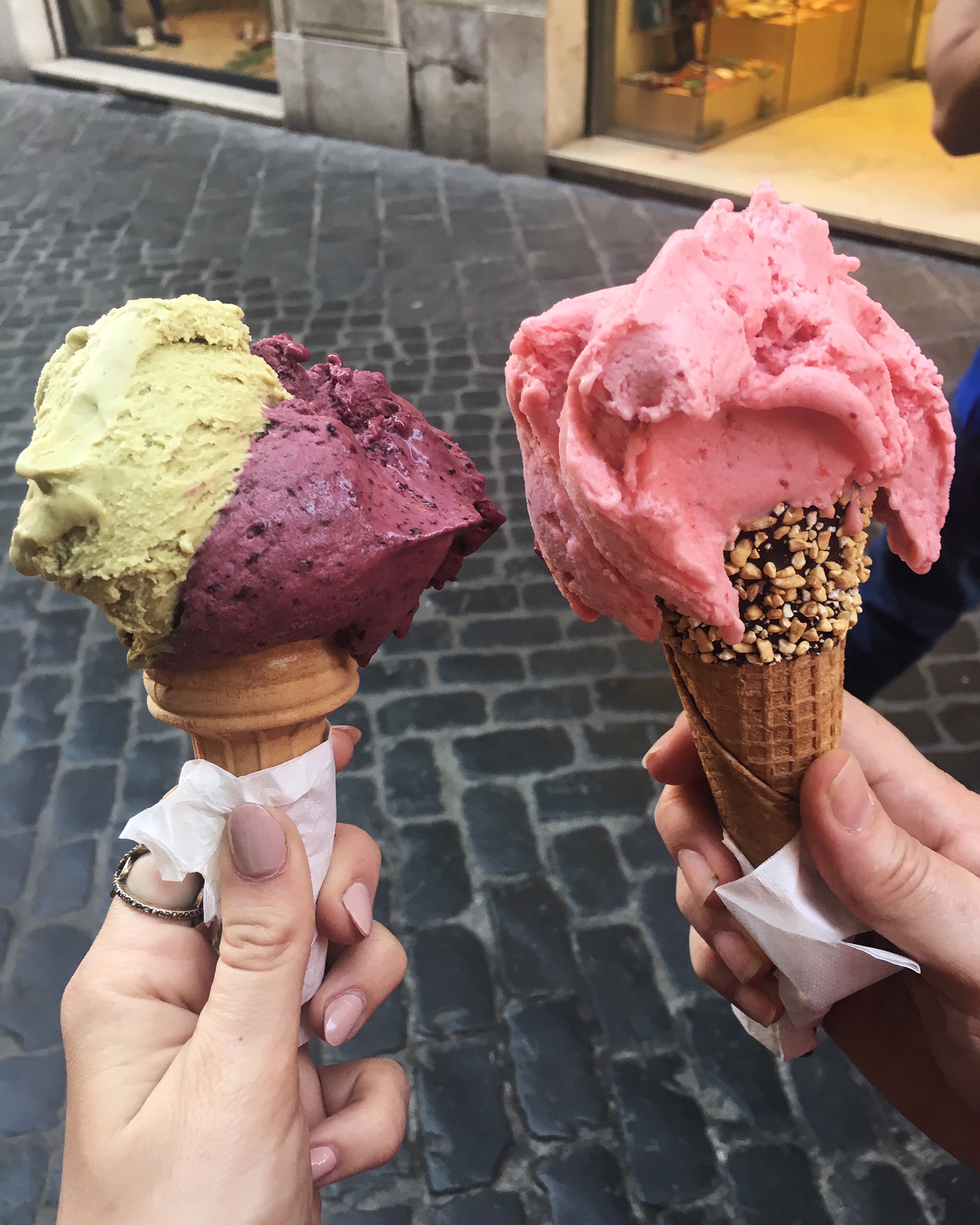 727FCB92-EDCD-4AF3-9031-351EBF48A741